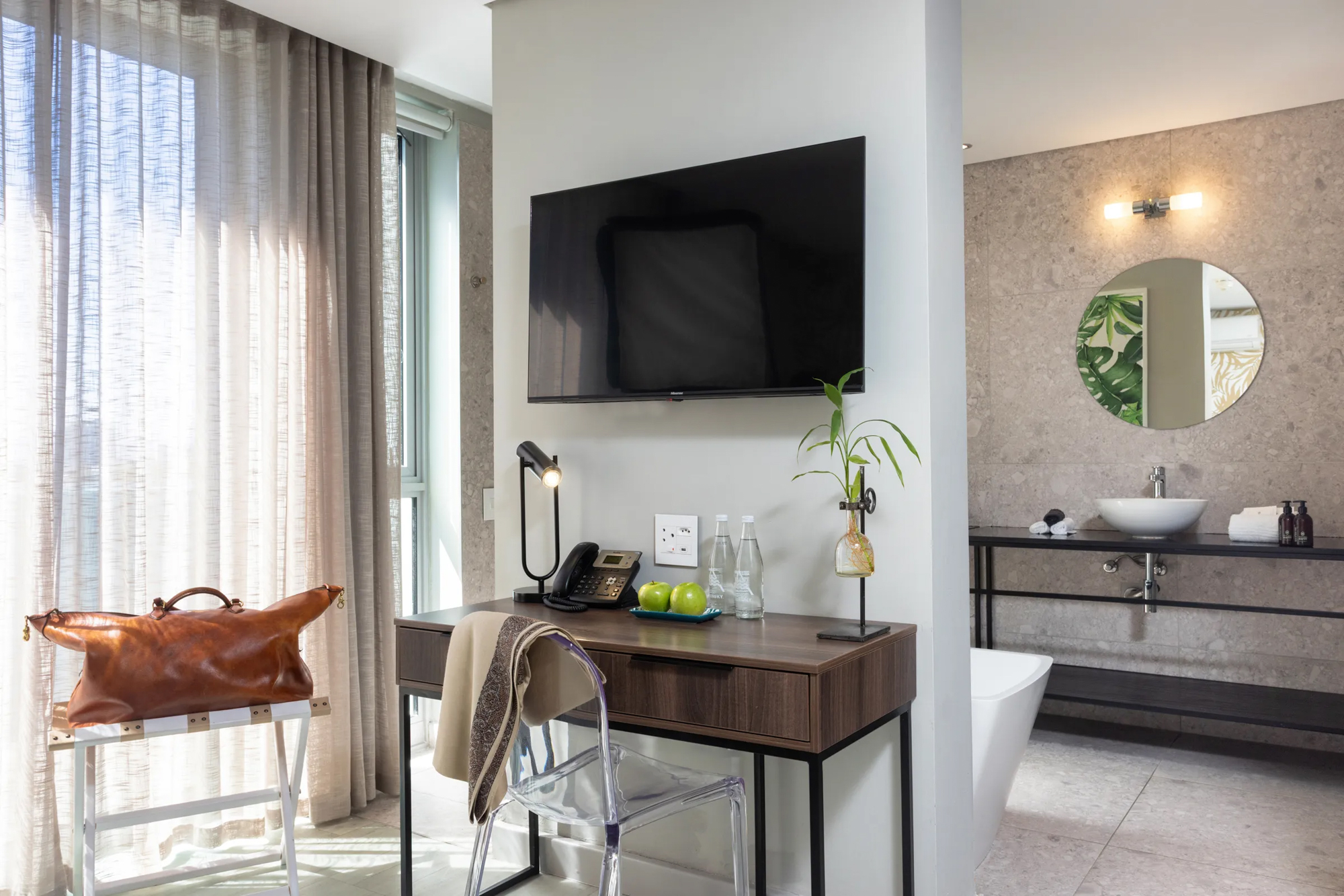 Deluxe Room 6-8704