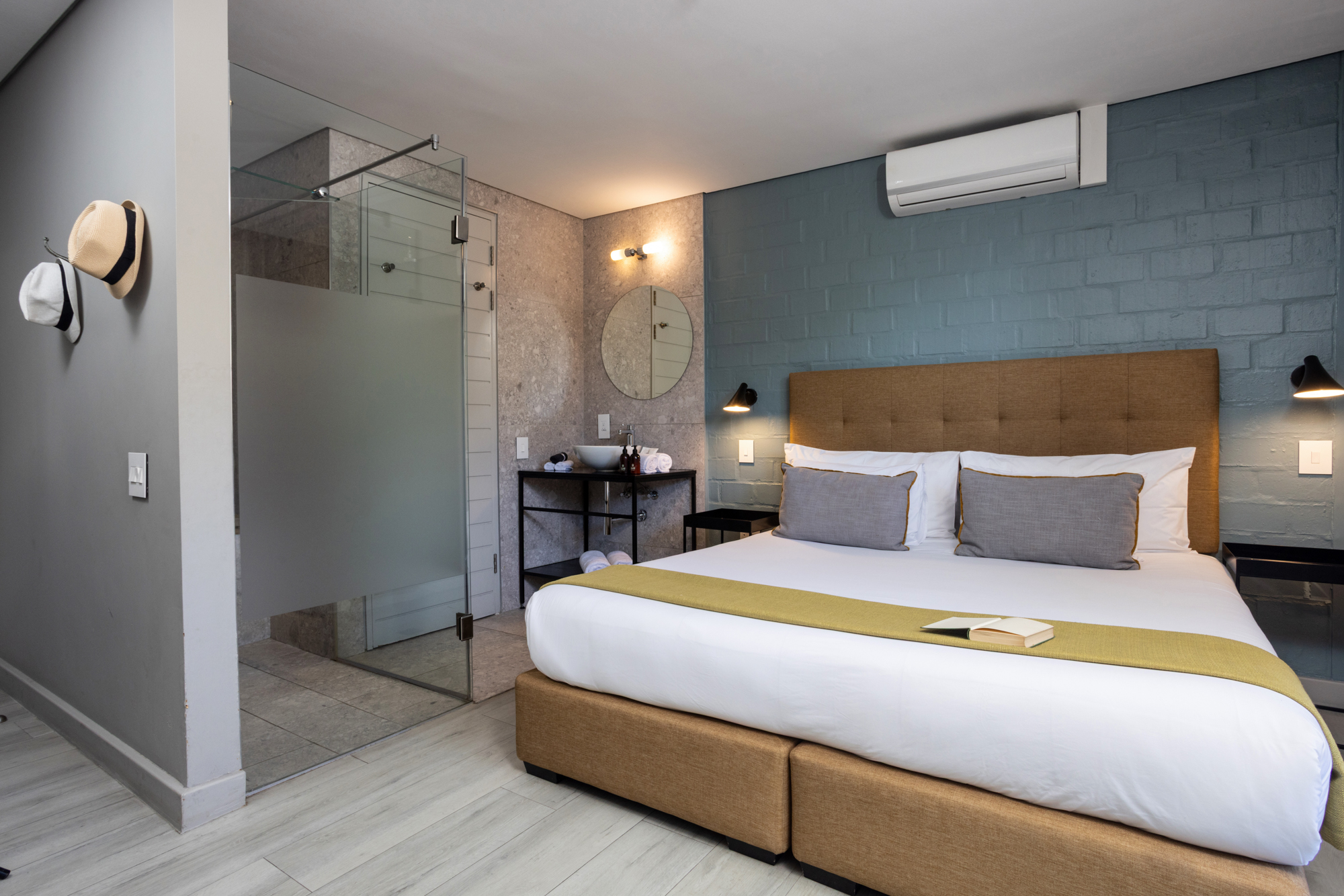 Deluxe Room 6-8933